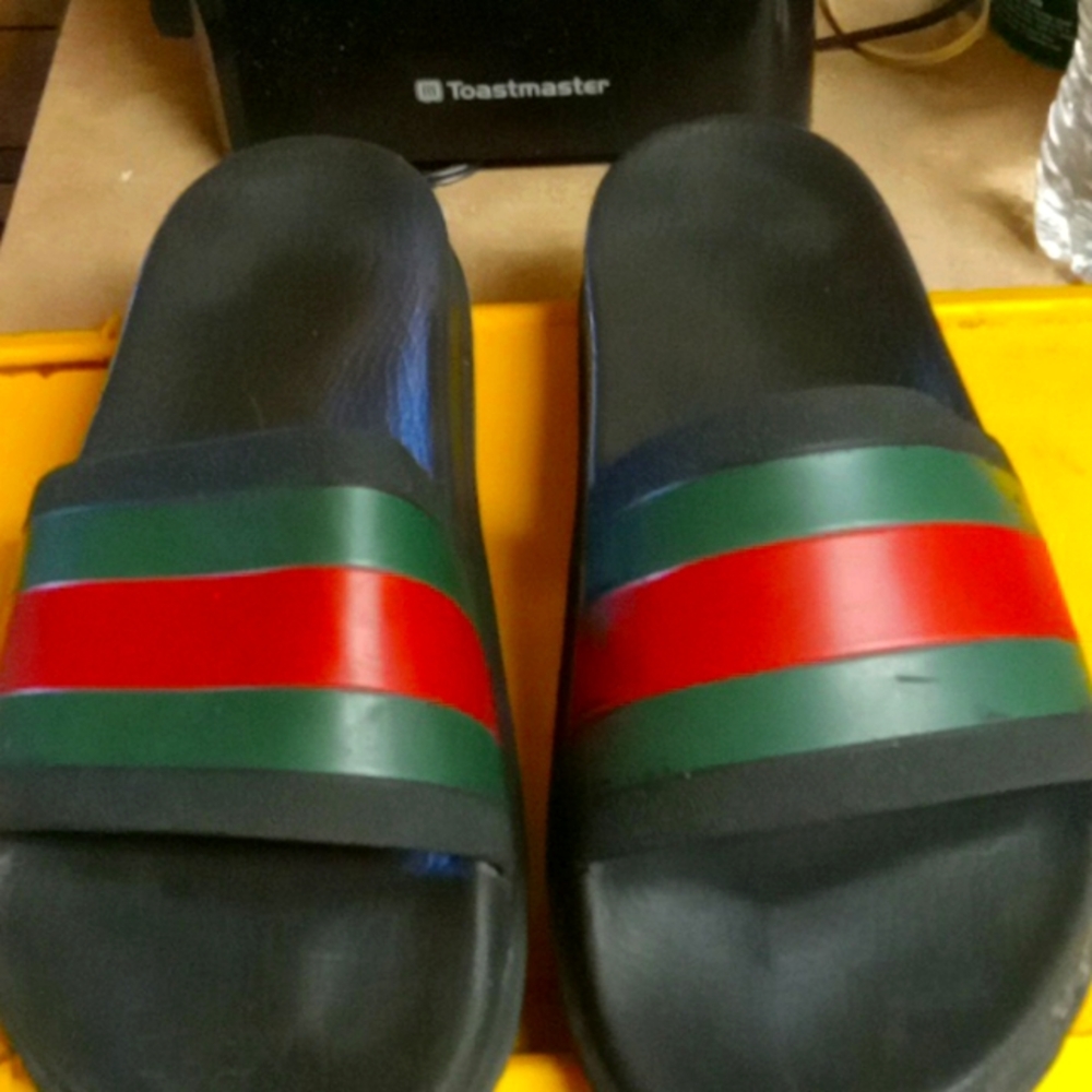Gucci slip on sandals